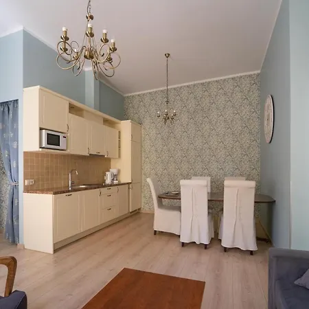 A Lovely At The Heart Of Old Town Apartment *
