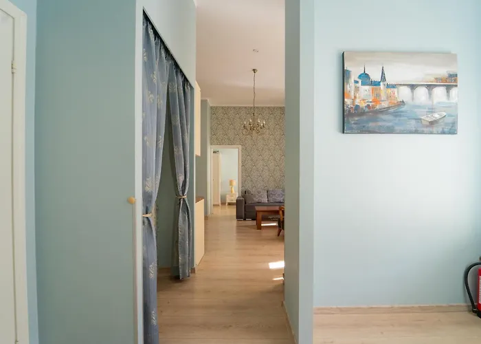 A Lovely At The Heart Of Old Town Апартаменты